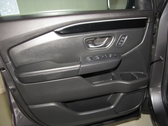 Certified 2025 Honda Pilot EX-L image 9