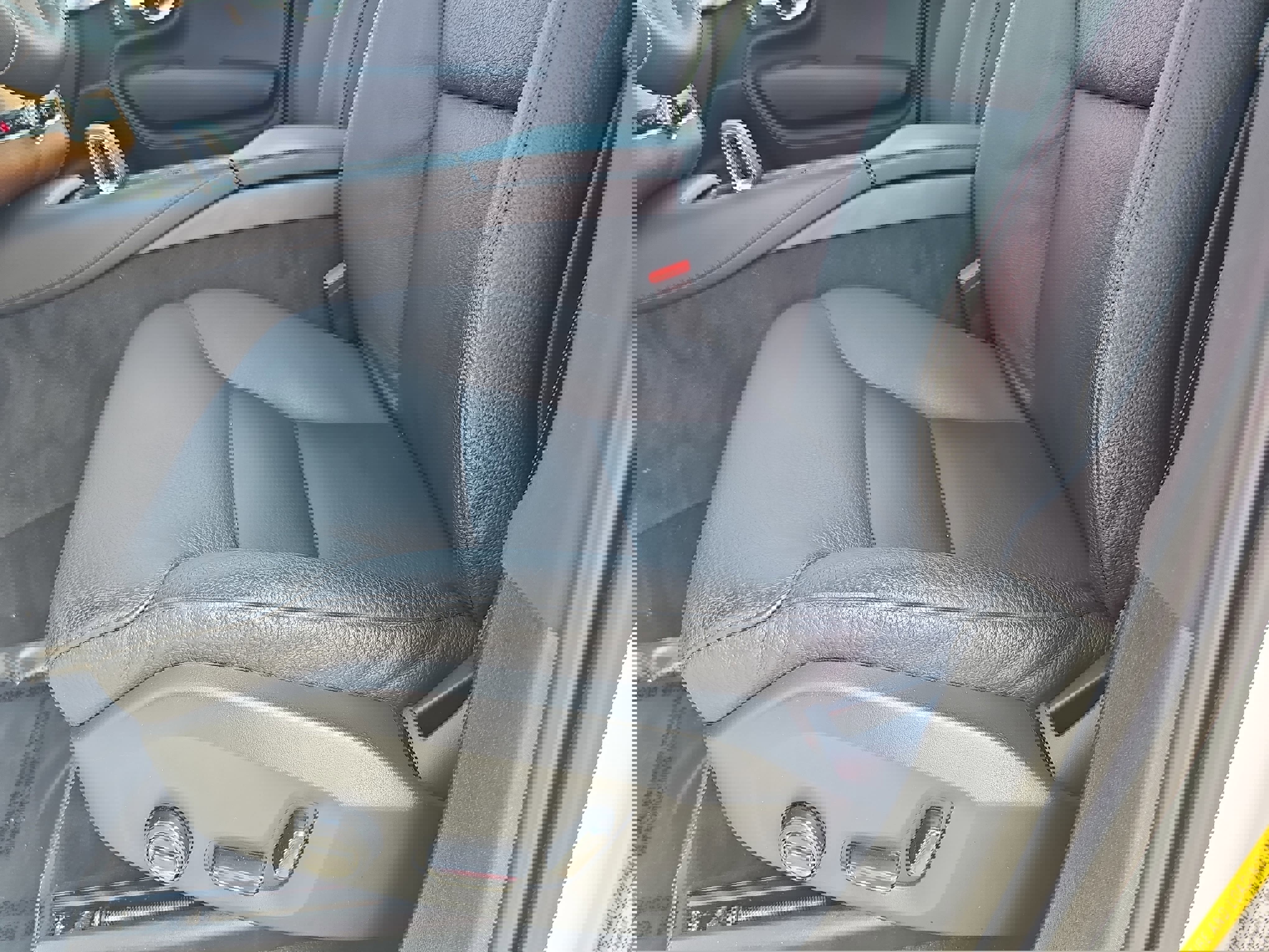 Used 2024 Volvo XC90 B6 Plus w/ Protection Package Premier image 28