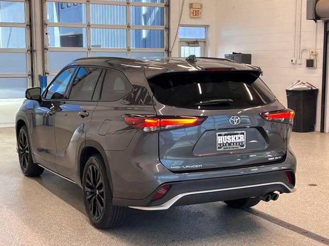 Used 2025 Toyota Highlander XSE AWD/4WD image 4
