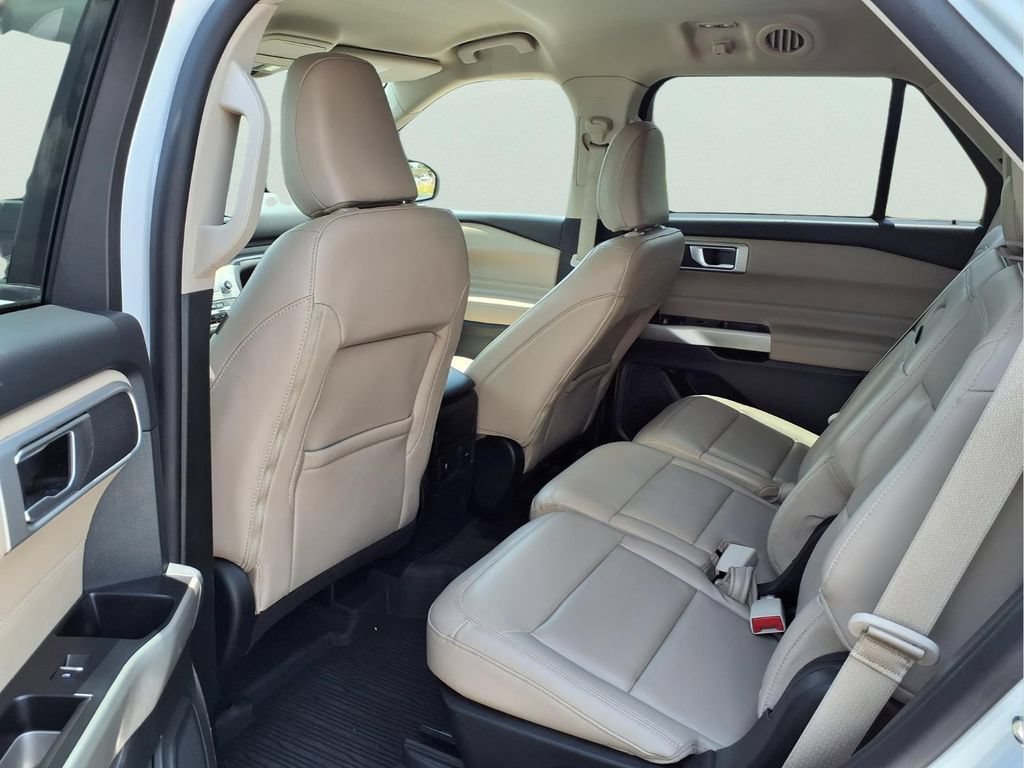 Used 2023 Ford Explorer XLT w/ Equipment Group 202A AWD/4WD image 19