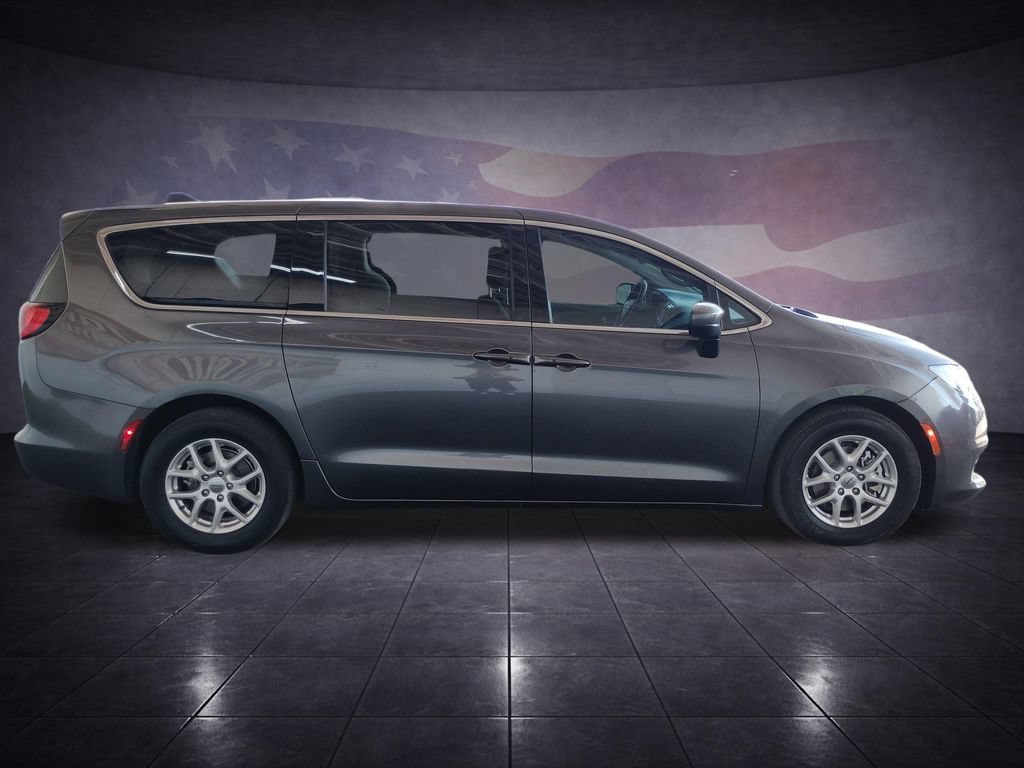 Used 2023 Chrysler Voyager LX FWD image 6