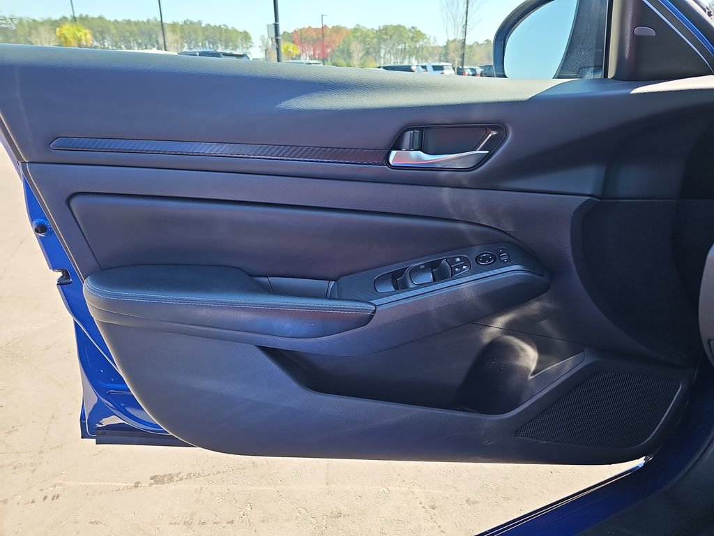 Used 2025 Nissan Altima 2.5 SV image 30