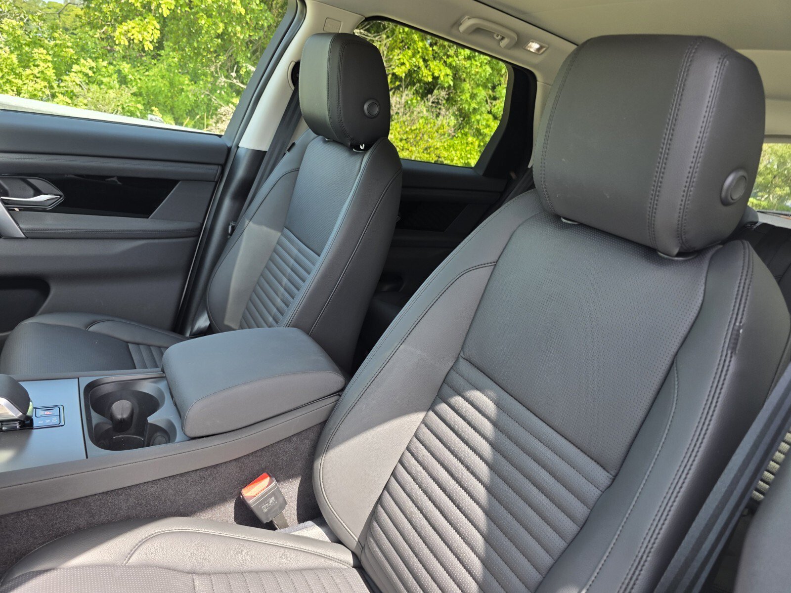 New 2025 Land Rover Discovery Sport S AWD/4WD image 11