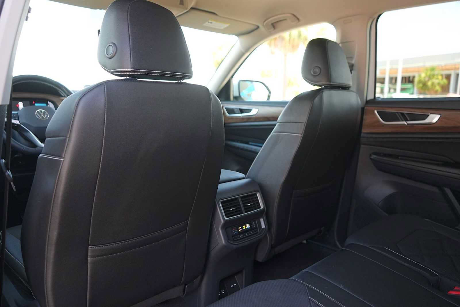 Used 2025 Volkswagen Atlas SE FWD image 13
