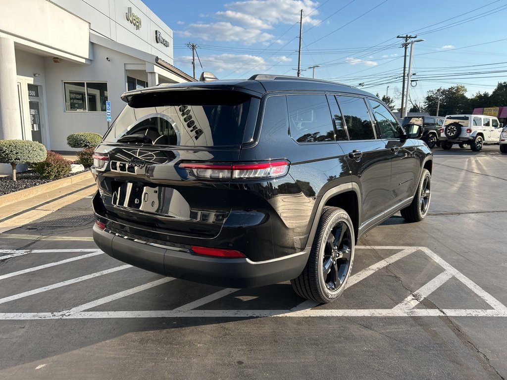 New 2025 Jeep Grand Cherokee L Altitude AWD/4WD image 2
