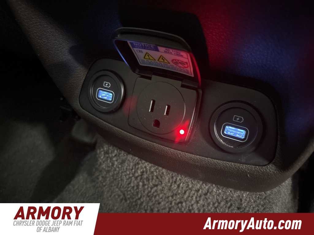 Used 2023 Hyundai Santa Fe Limited image 37