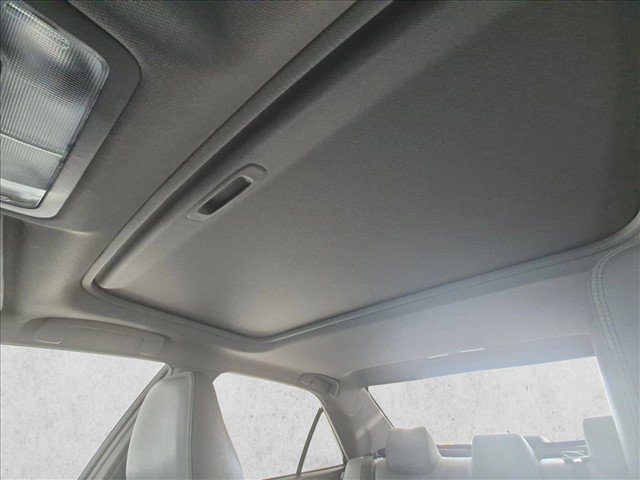 Used 2015 Toyota Camry XLE w/ Moonroof Package FWD image 16