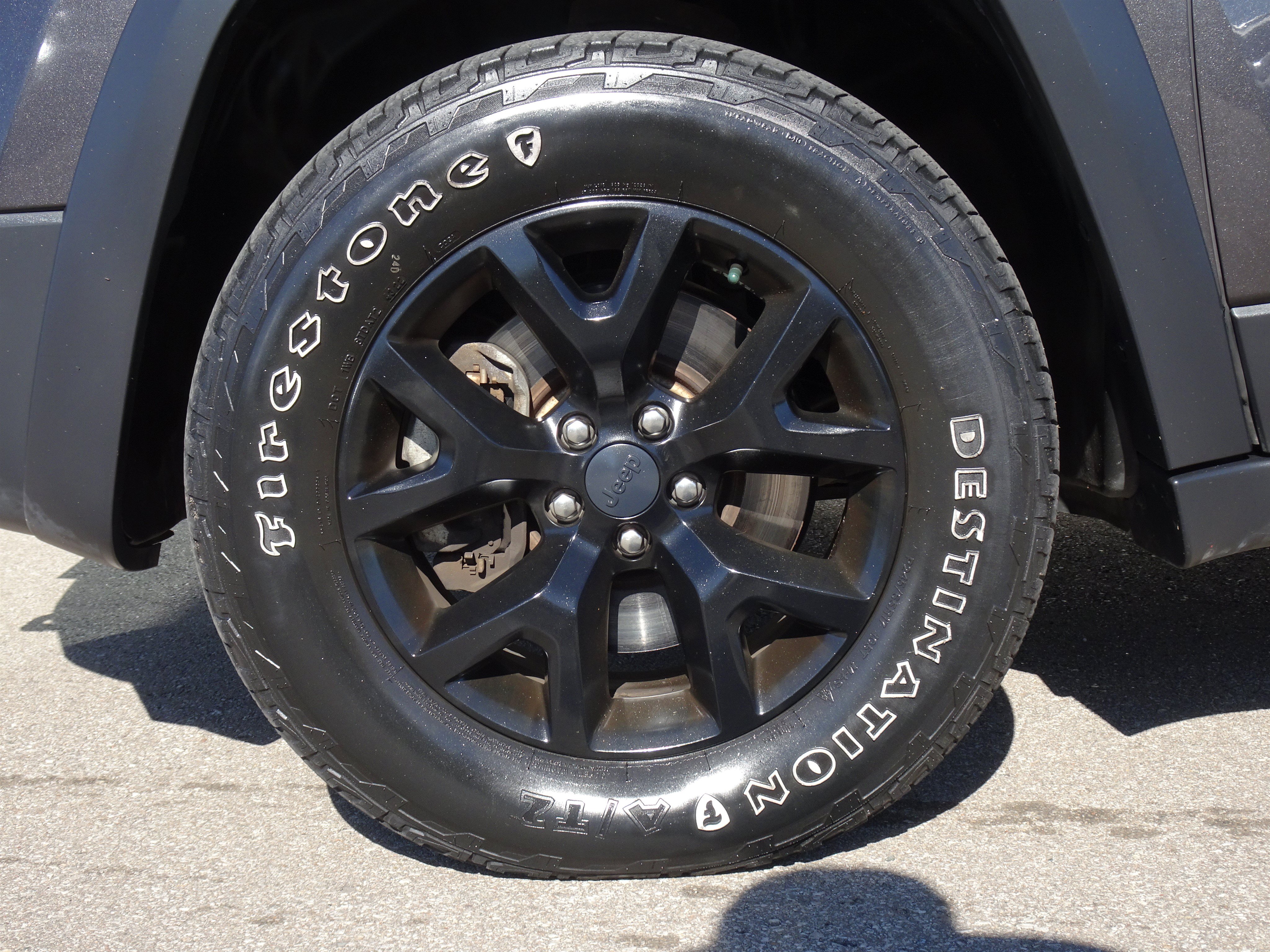 Used 2016 Jeep Cherokee Trailhawk w/ Cold Weather Group AWD/4WD image 28