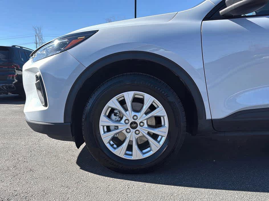 Used 2025 Ford Escape Active AWD/4WD image 13