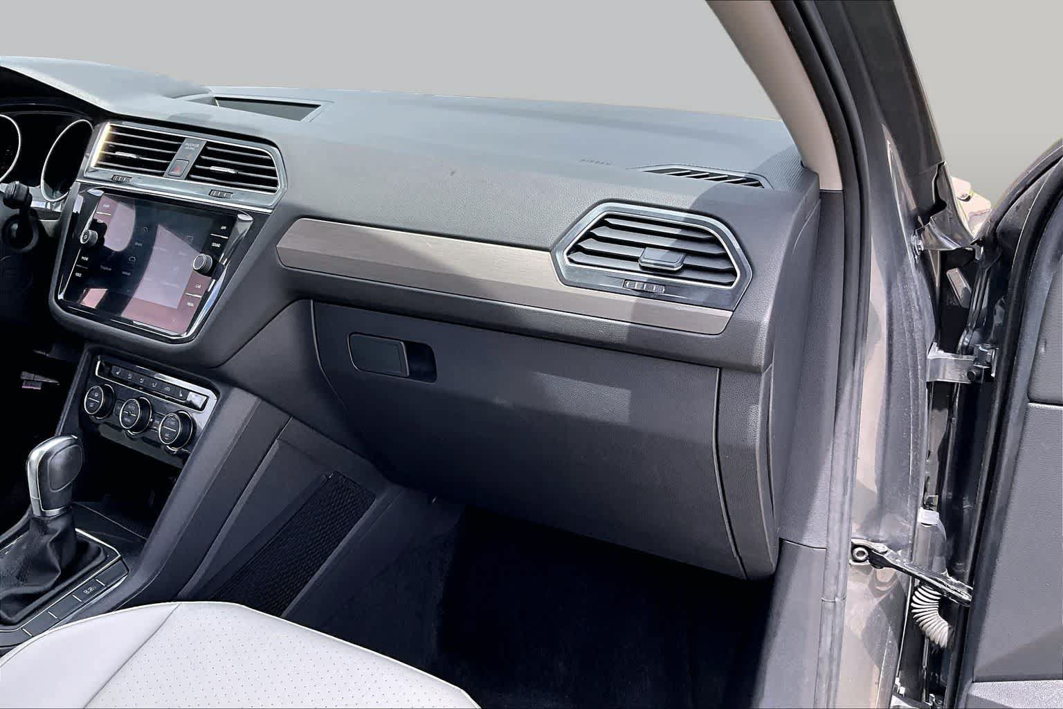 Used 2019 Volkswagen Tiguan SE w/ Panoramic Sunroof Package FWD image 16