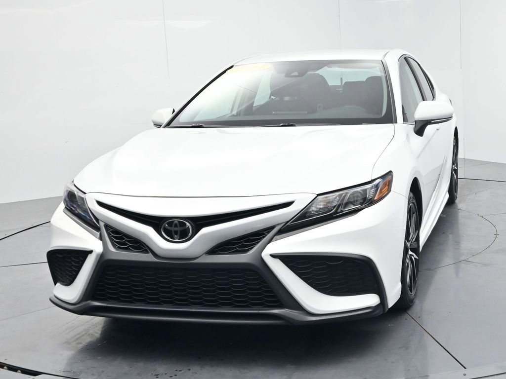 Used 2024 Toyota Camry SE w/ Convenience Package image 3