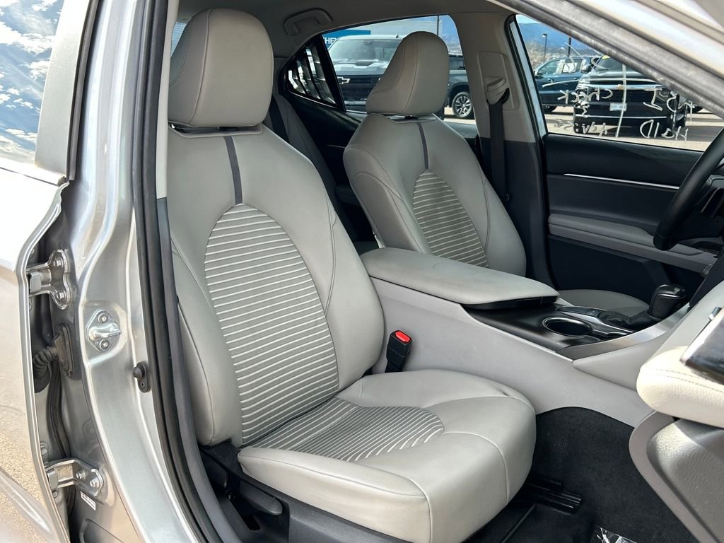 Used 2022 Toyota Camry SE image 18