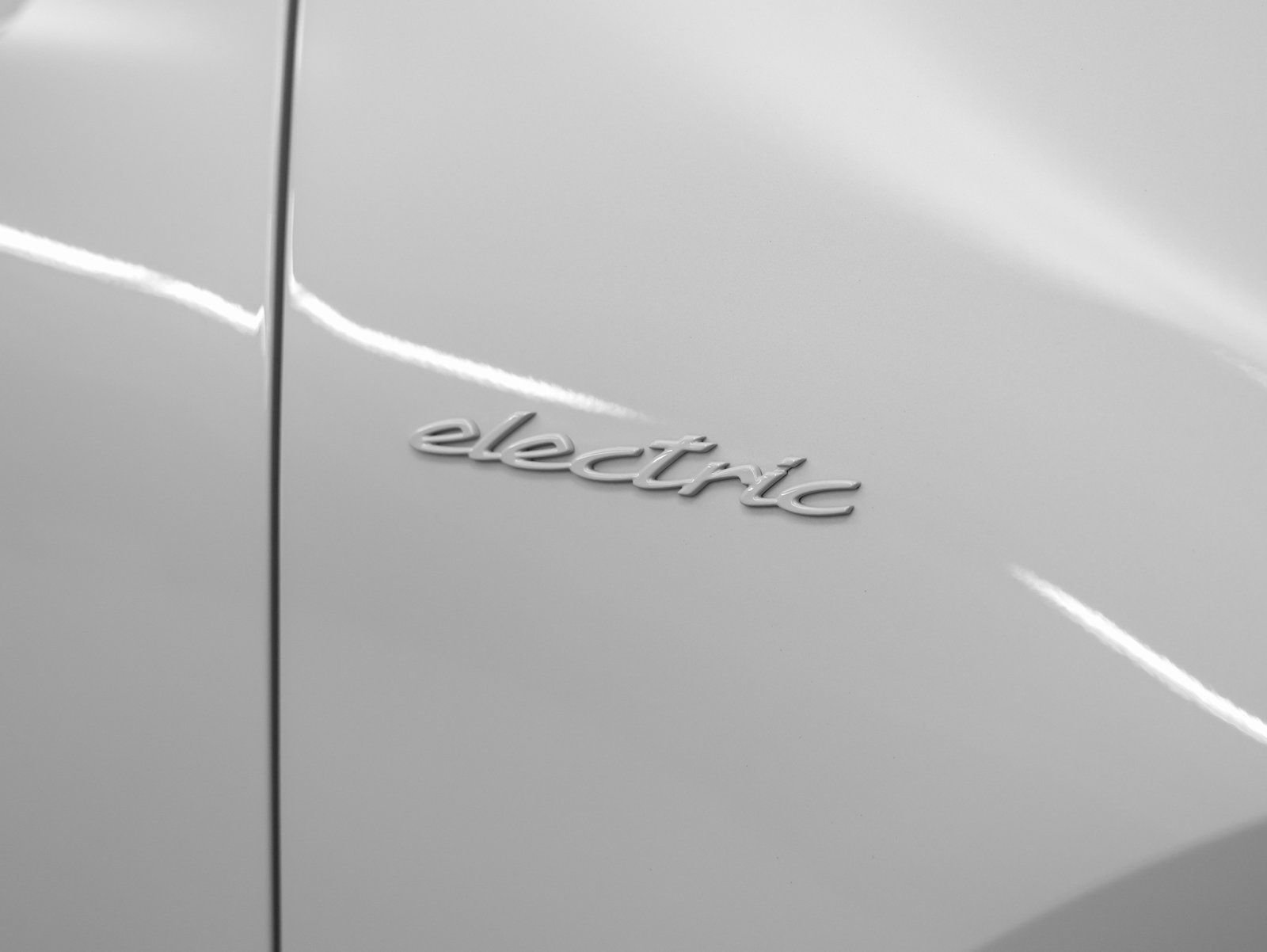 Certified 2025 Porsche Macan 4S Electric AWD/4WD image 18