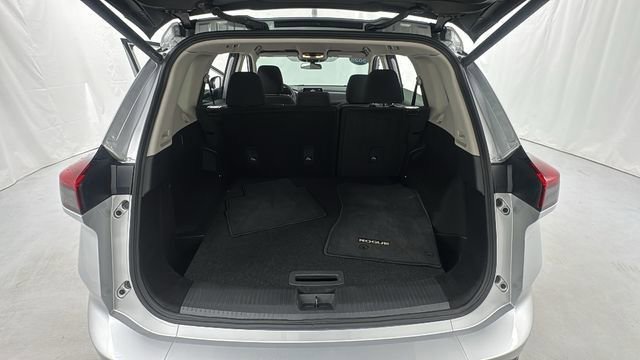 Certified 2025 Nissan Rogue SV image 15