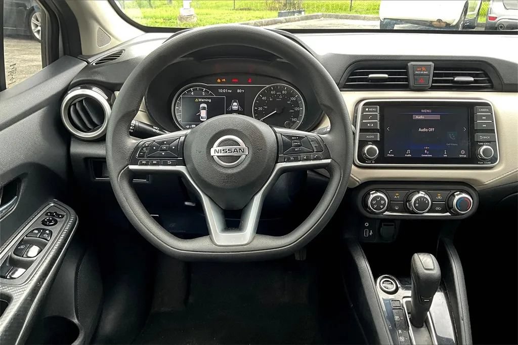 Used 2022 Nissan Versa SV w/ Electronics Package FWD image 4