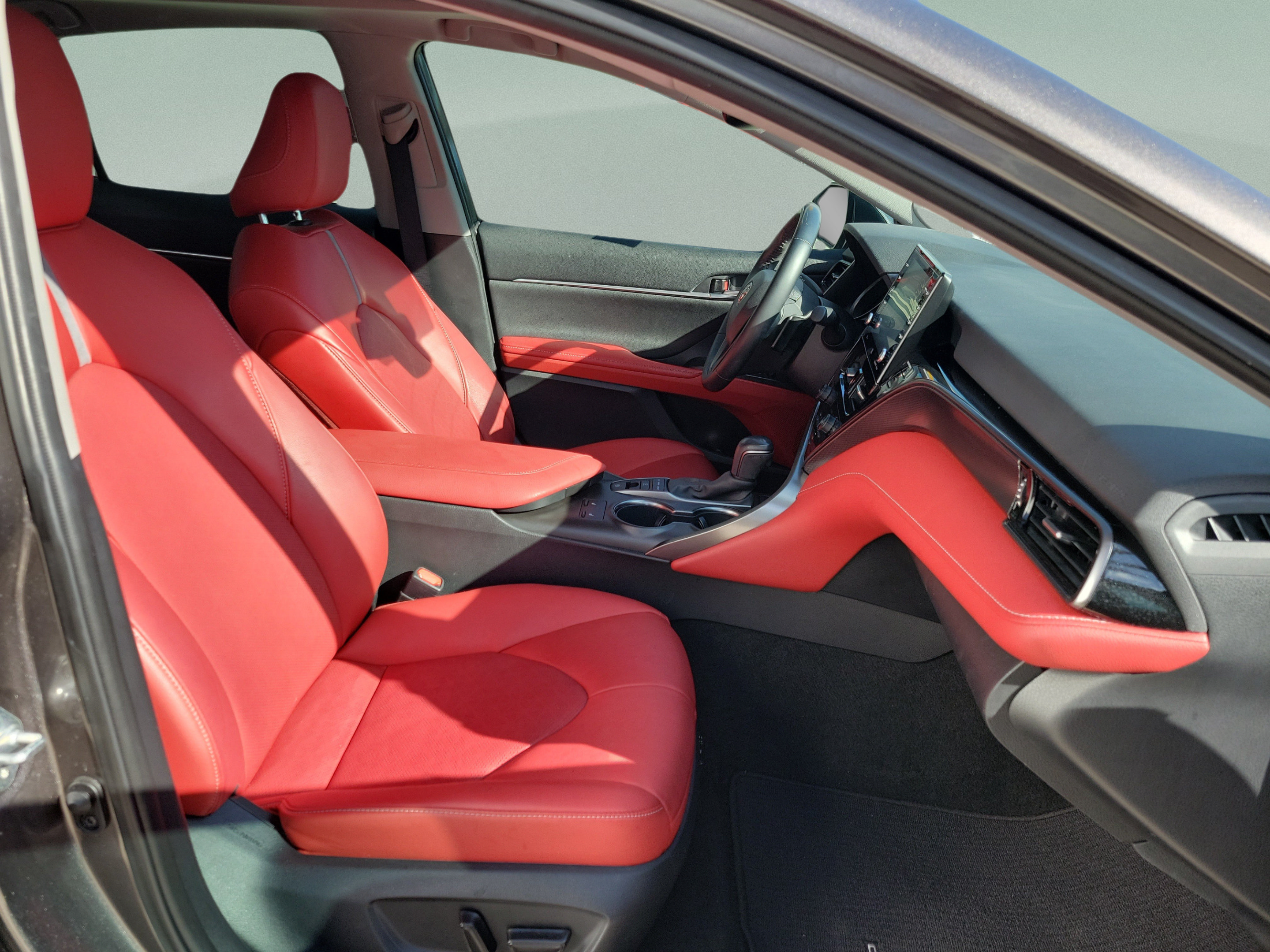 Used 2022 Toyota Camry XSE FWD image 28