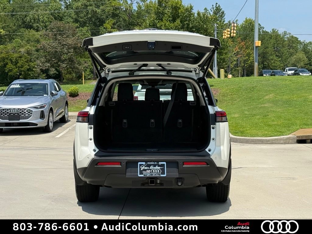 Used 2022 Nissan Pathfinder SV w/ SV Premium Package AWD/4WD image 16