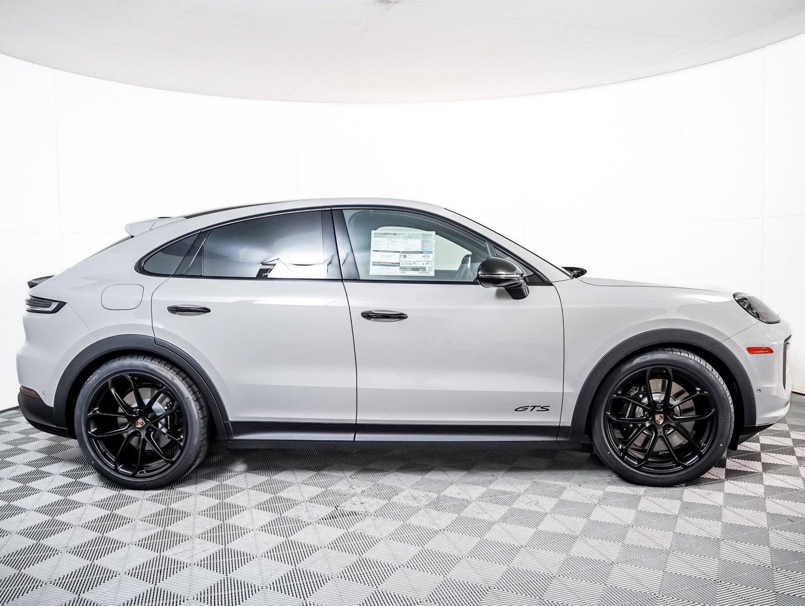 New 2026 Porsche Cayenne GTS image 9