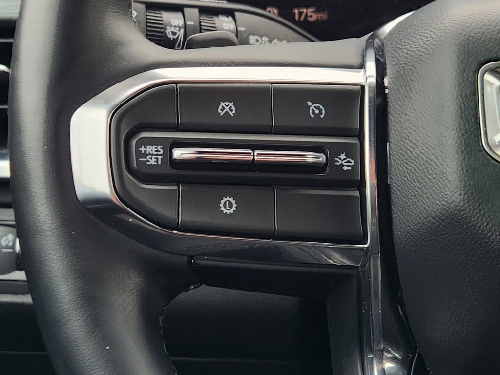 Used 2025 GMC Acadia Elevation image 27