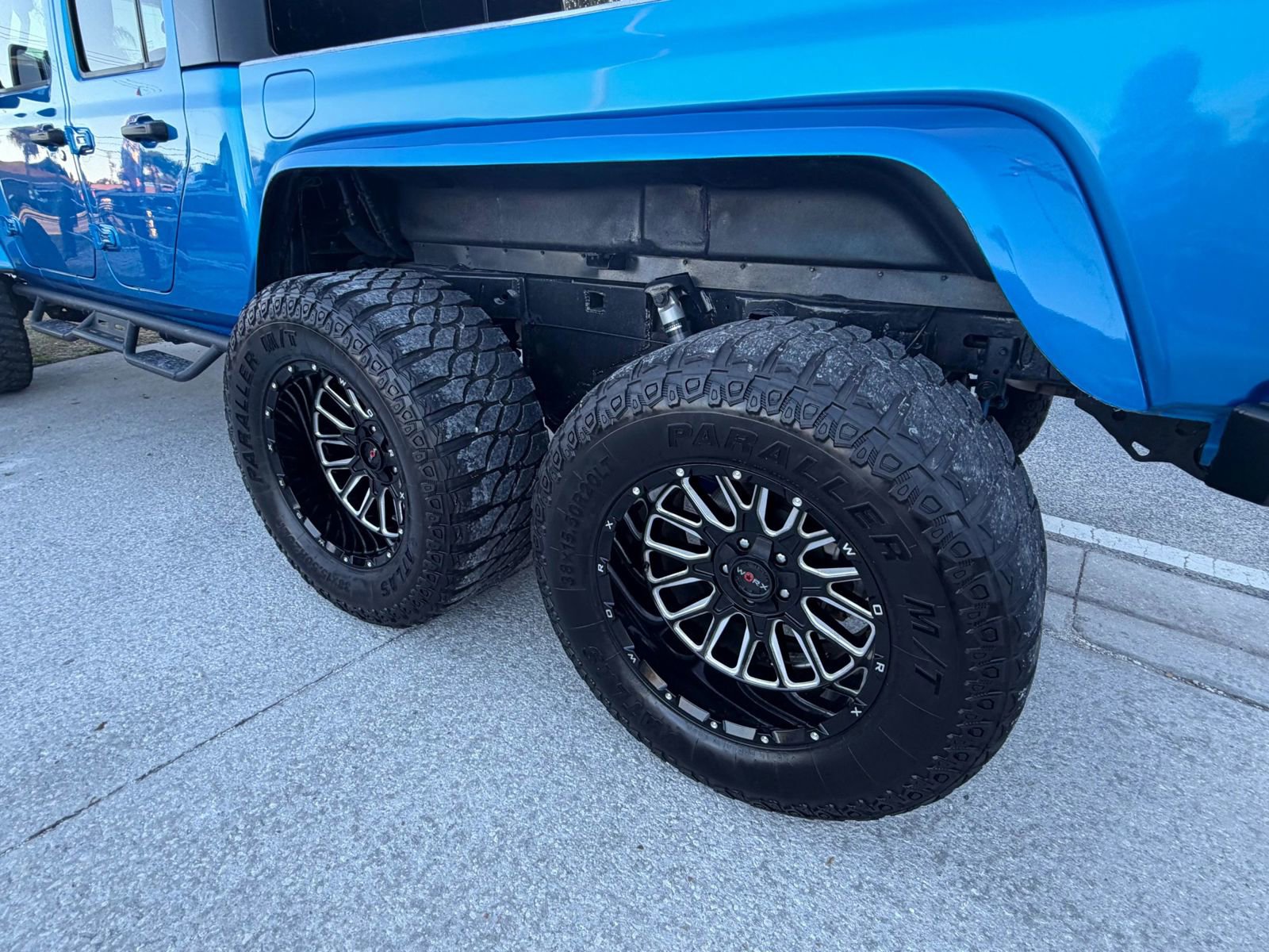 Used 2022 Jeep Gladiator Sport AWD/4WD image 9