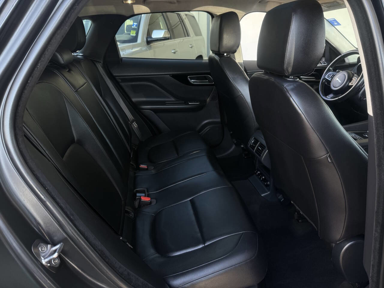 Used 2019 Jaguar F-PACE Premium image 17