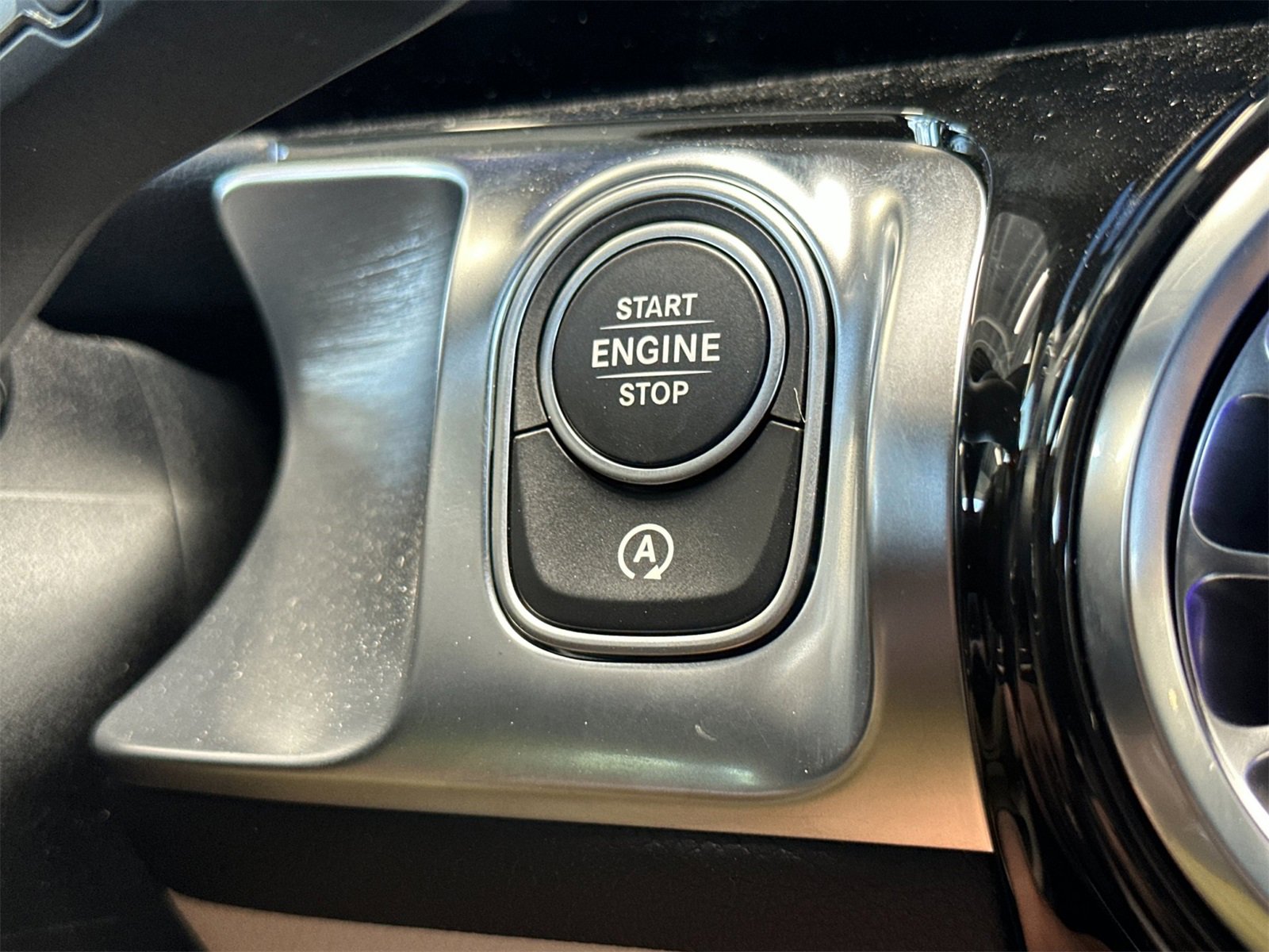 New 2025 Mercedes-Benz GLB 250 4MATIC image 23