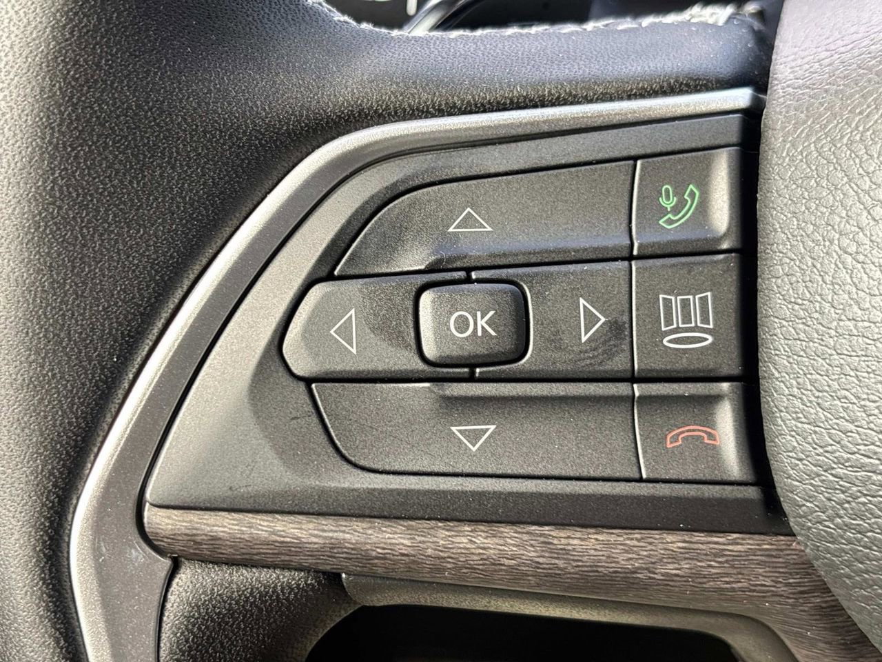 New 2025 Jeep Grand Cherokee Limited w/ Black Appearance Package image 13