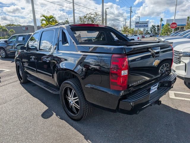 Used 2013 Chevrolet Avalanche LT image 8
