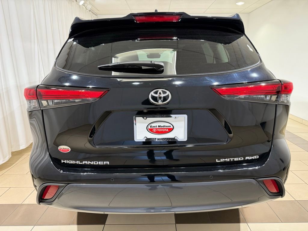 Used 2023 Toyota Highlander Limited AWD/4WD image 4