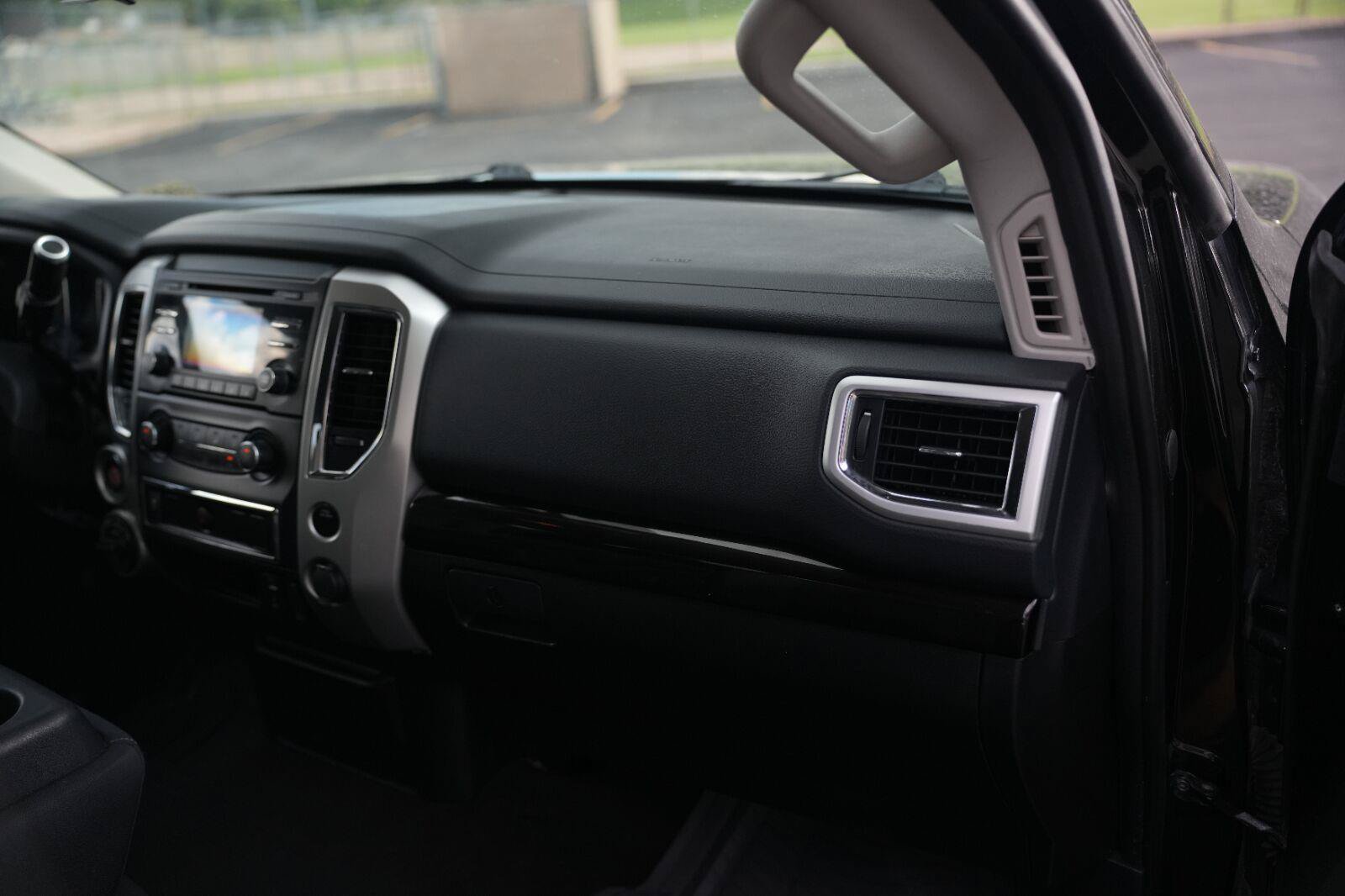 Used 2018 Nissan Titan SV AWD/4WD image 26