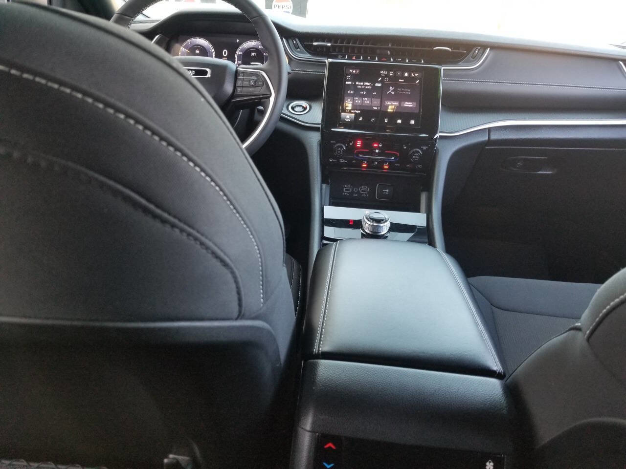 Certified 2024 Jeep Grand Cherokee L Laredo w/ Luxury Tech Group I AWD/4WD image 11