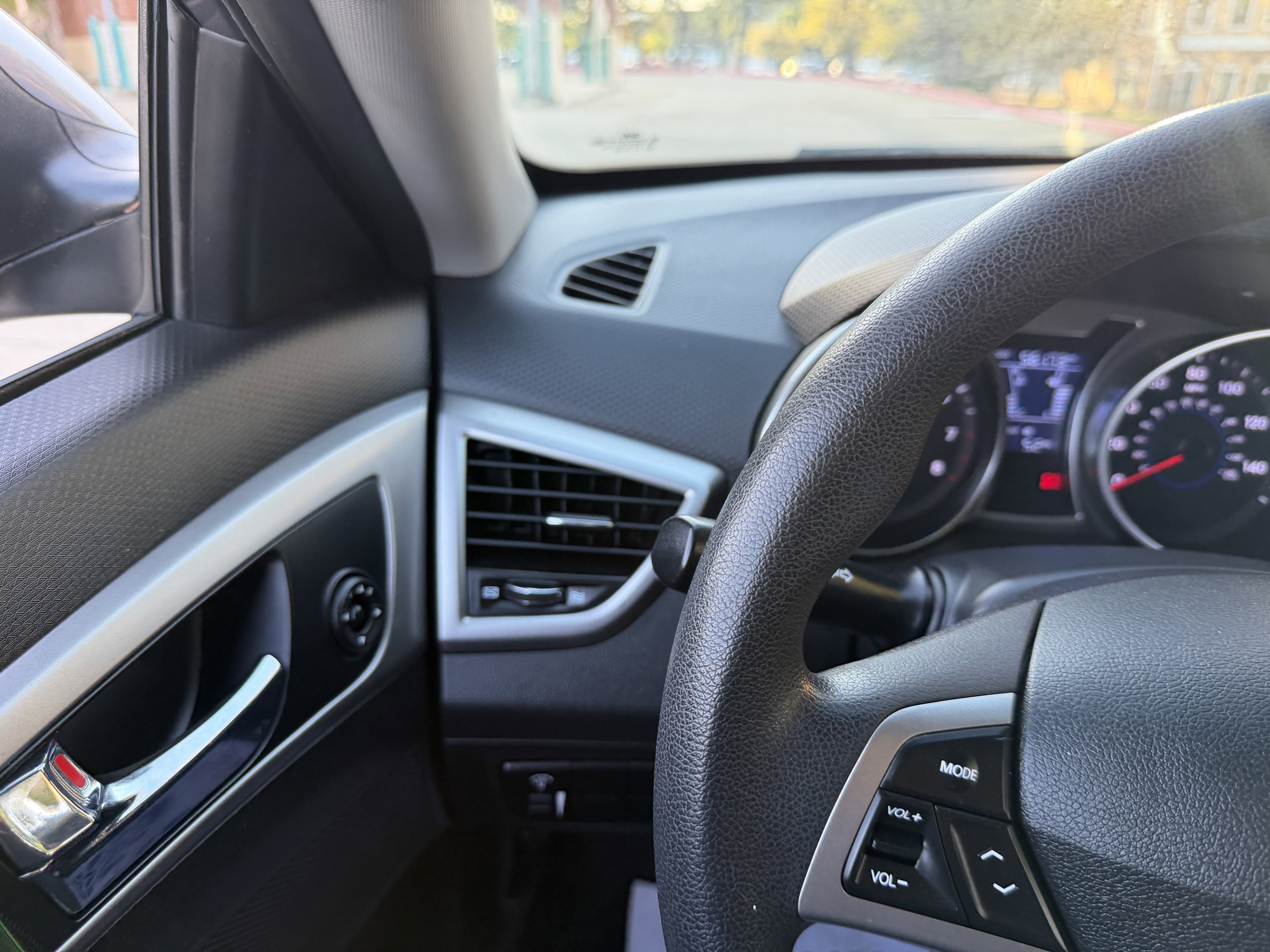 Used 2016 Hyundai Veloster 3dr Cpe Man image 21