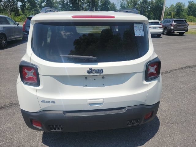 Used 2023 Jeep Renegade Latitude w/ Premium Group AWD/4WD image 4
