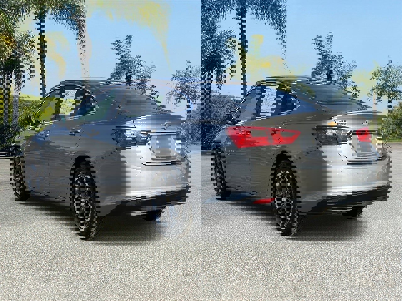 Used 2024 Chevrolet Malibu LT image 2