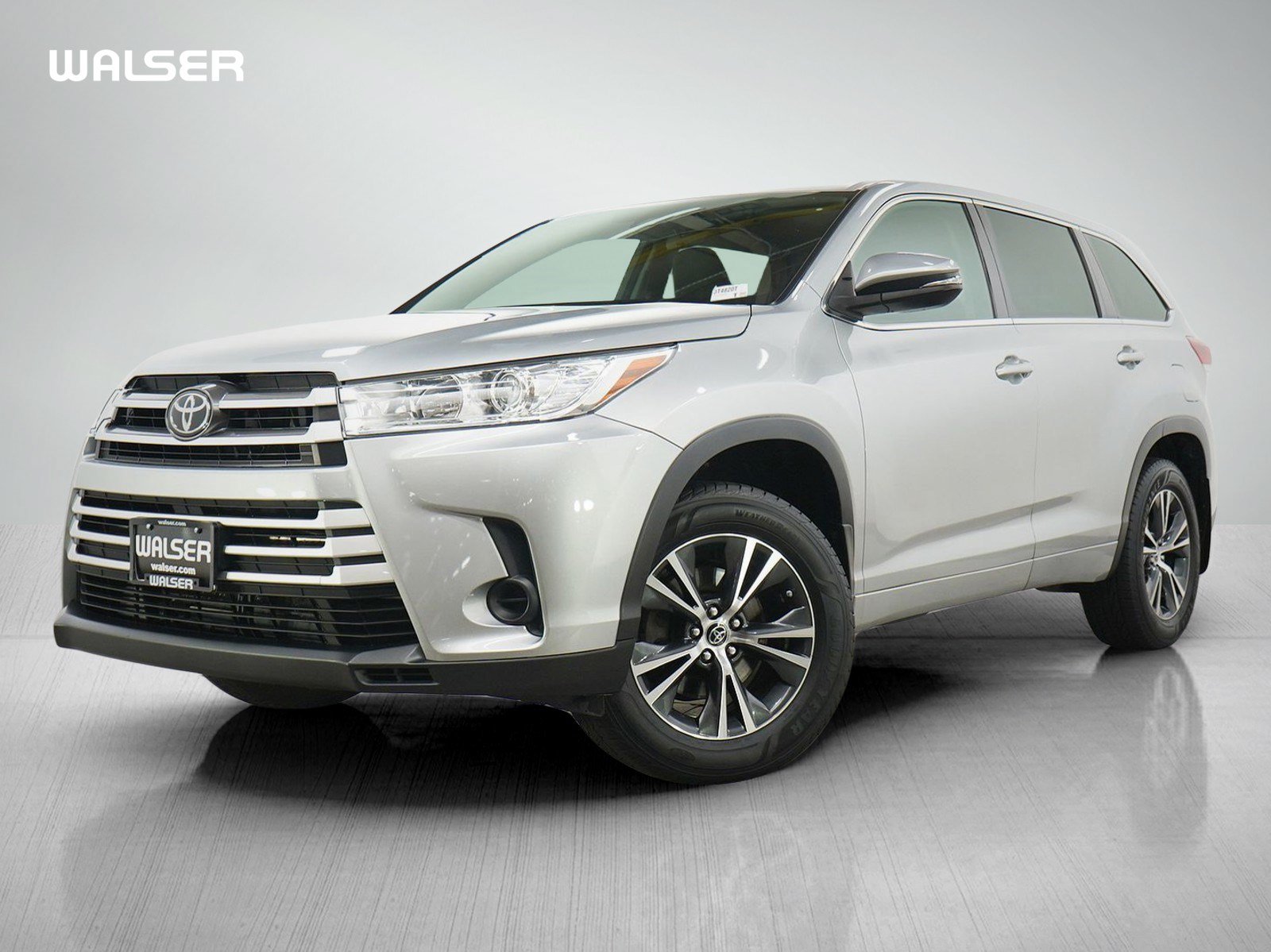 Used 2017 Toyota Highlander LE AWD/4WD image 1