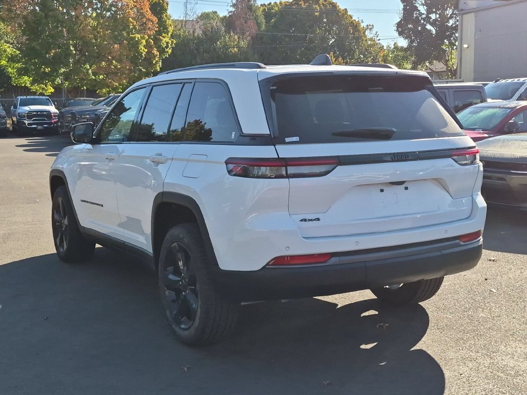 New 2026 Jeep Grand Cherokee Limited w/ Limited Altitude Package AWD/4WD image 5