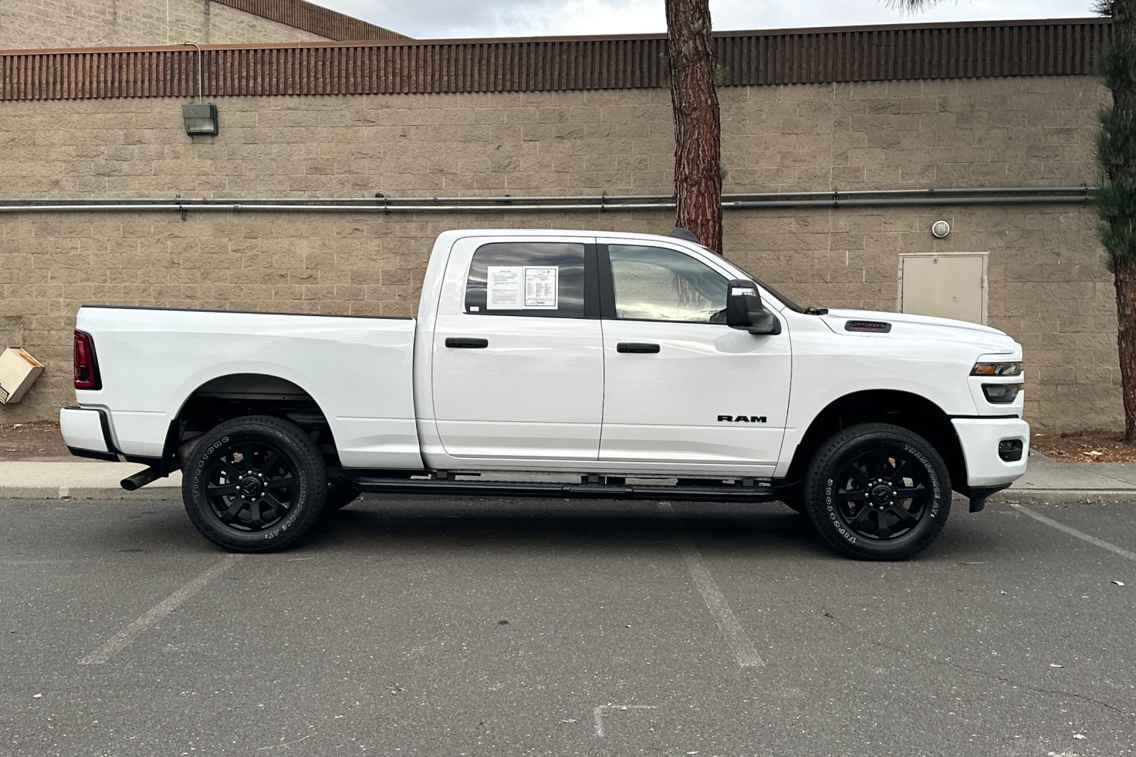 Used 2025 RAM 2500 Big Horn AWD/4WD image 2