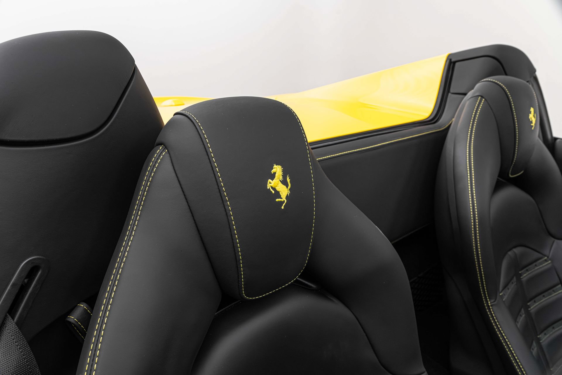 Certified 2022 Ferrari F8 Tributo RWD image 33