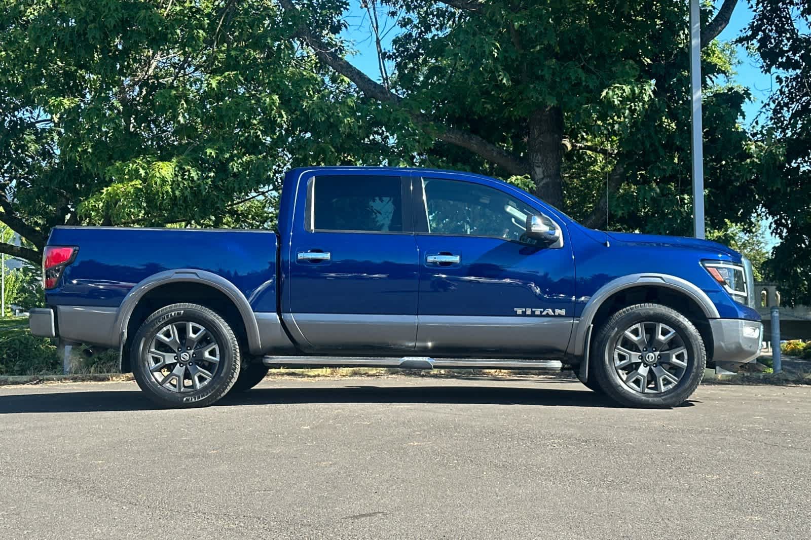 Used 2021 Nissan Titan Platinum Reserve w/ Moonroof Package AWD/4WD image 8