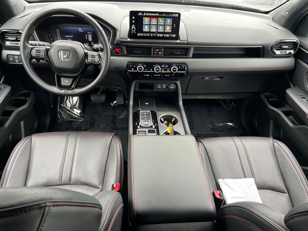 Used 2025 Honda Pilot Black Edition image 17