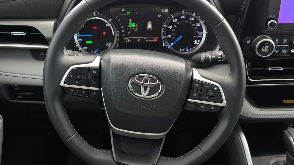 Certified 2024 Toyota Highlander XLE image 10