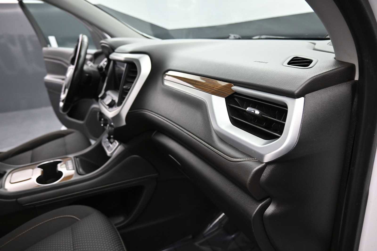 Used 2020 GMC Acadia SLE FWD image 17