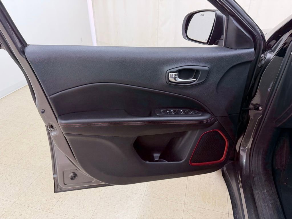 Used 2020 Jeep Compass Trailhawk image 16