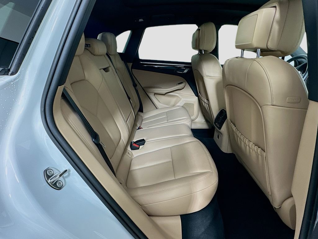 Used 2025 Porsche Macan image 29