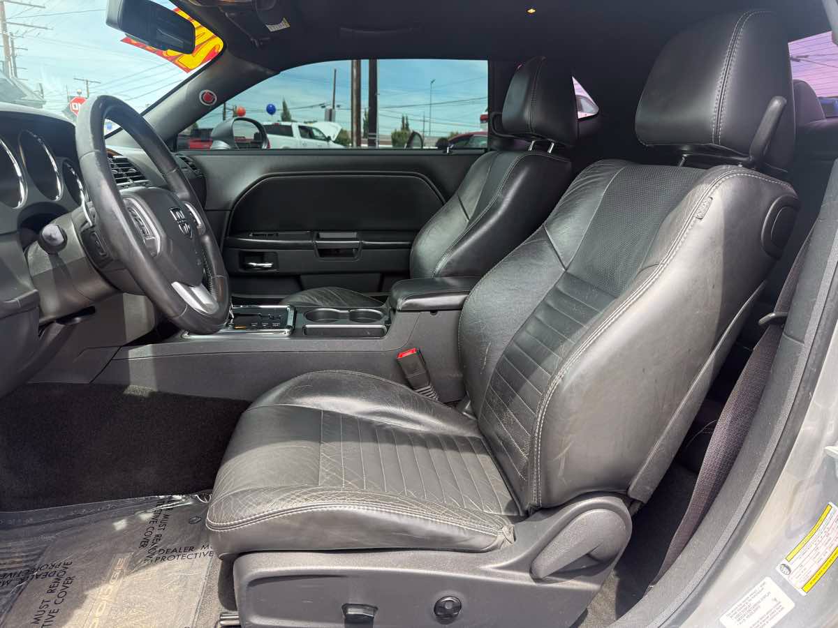 Used 2014 Dodge Challenger SXT RWD image 10