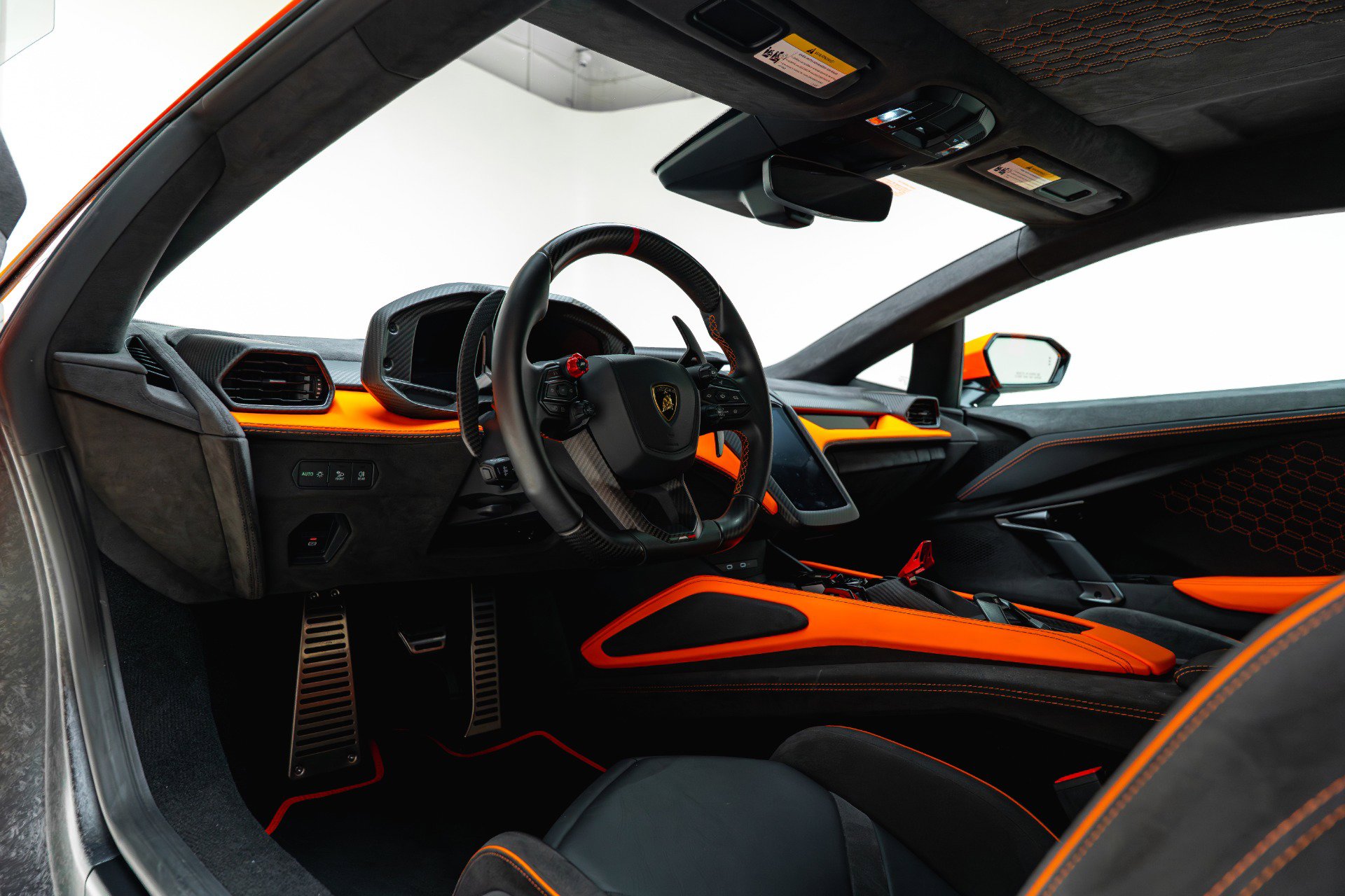 Used 2024 Lamborghini Revuelto AWD/4WD image 41