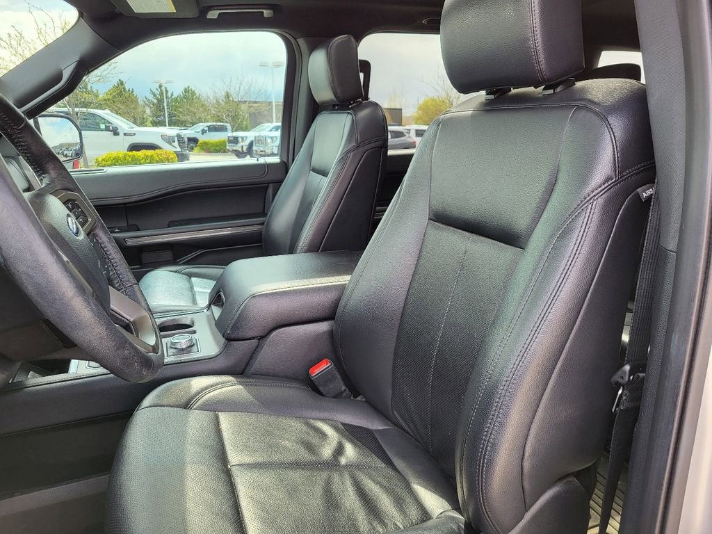 Used 2019 Ford Expedition XLT w/ Equipment Group 202A AWD/4WD image 3