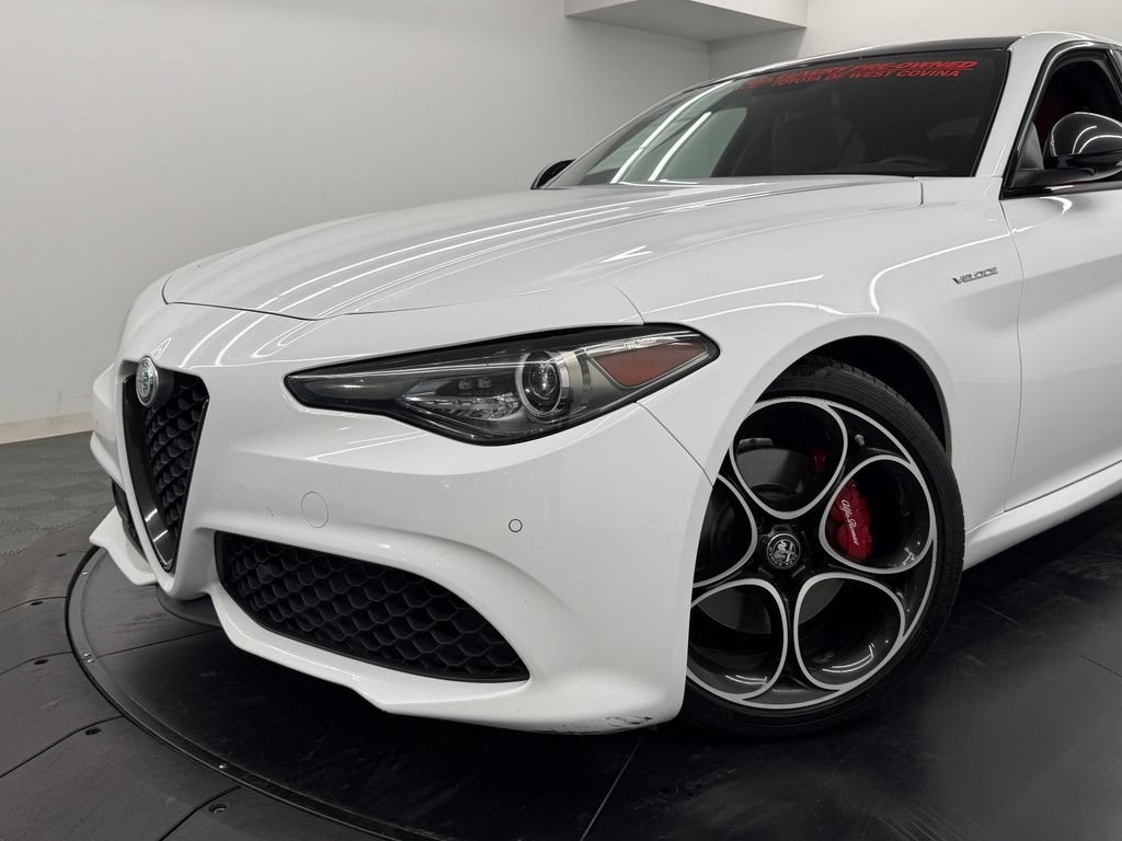 Used 2023 Alfa Romeo Giulia Veloce RWD image 4