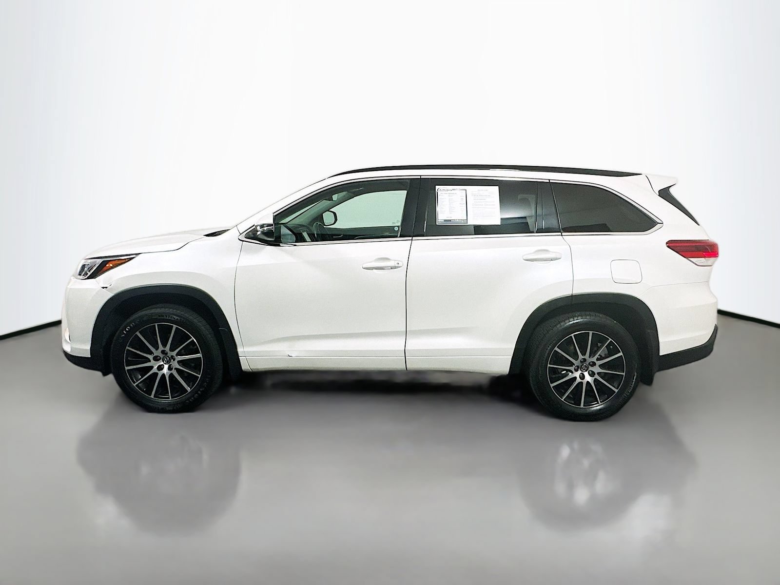 Used 2018 Toyota Highlander SE AWD/4WD image 4