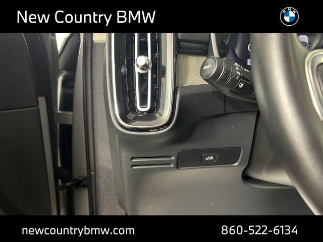 Used 2023 Volvo XC40 B5 Plus w/ Protection Package Premier AWD/4WD image 13